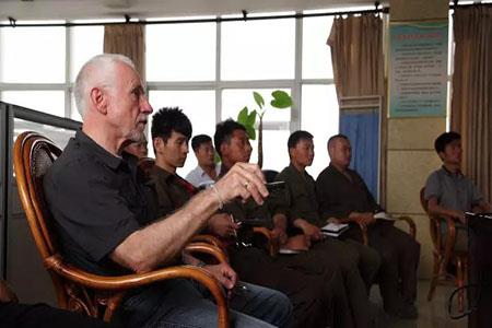 Deutsche Experten führen theoretische und praktische Schulungen für unsere Firma Schweißer.jpg durch German experts conduct theoretical and practical training for our company’s welders.jpg